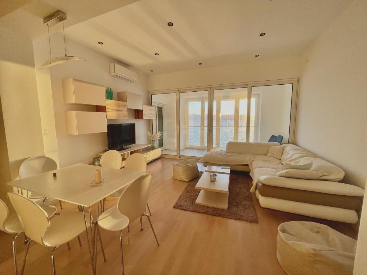First Row To The Sea Appartement Opatija Buitenkant foto